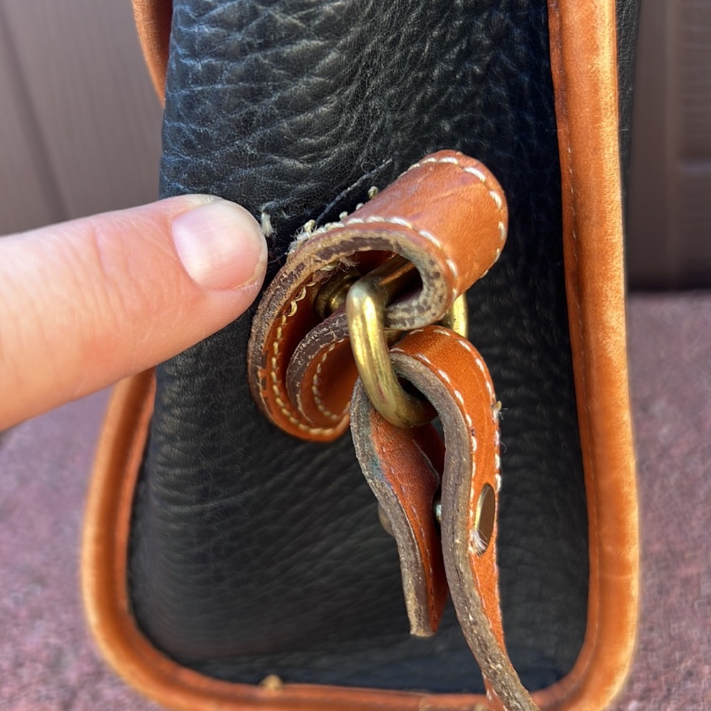 Dooney & Bourke leather shoulder purse - Picture 3 of 7